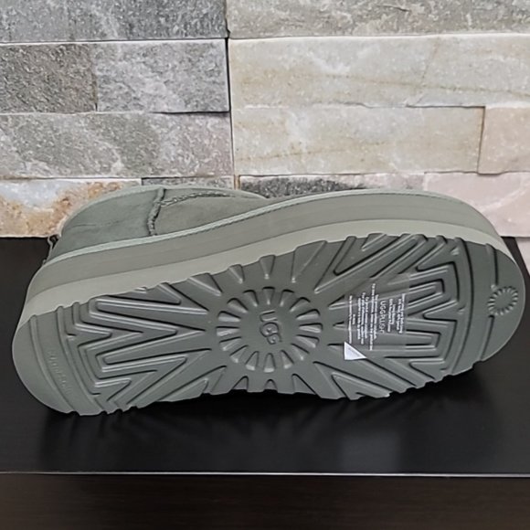 UGG Women's Classic Ultra Mini Platform Boot - Picture 8 of 10